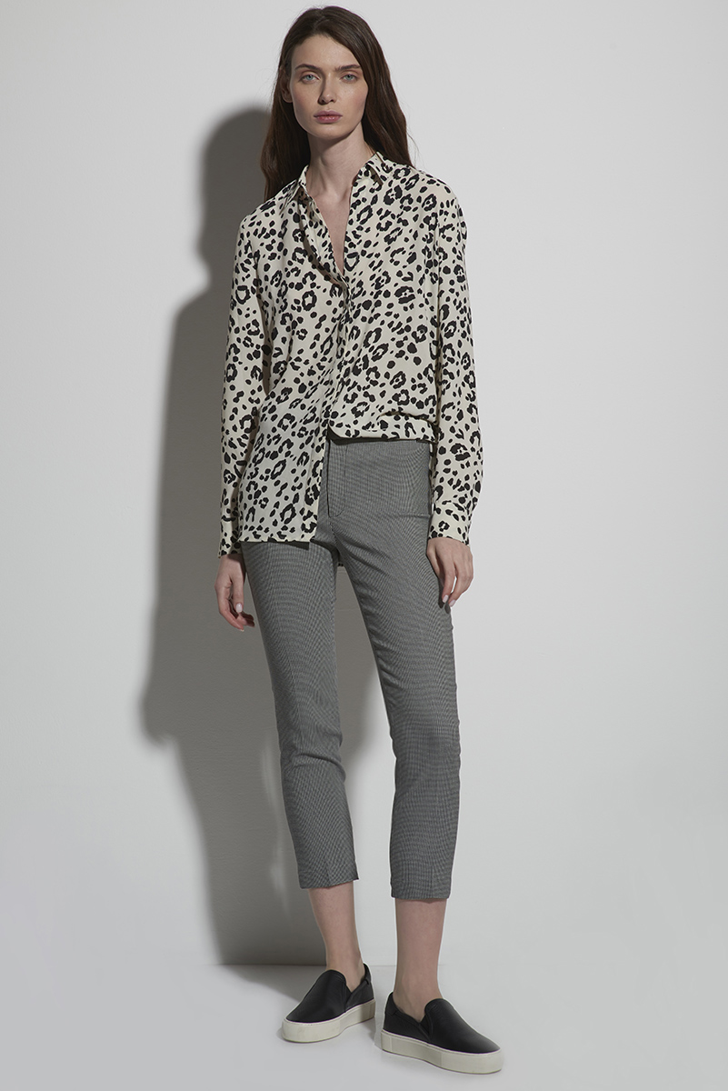 Брюки укороченные  зауженные к низу серого цвета VASSA CODE, пол женский, цвет серый