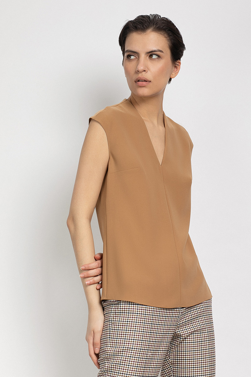 Базовый топ с V-образным вырезом VASSA&Co, пол женский, цвет коричневый