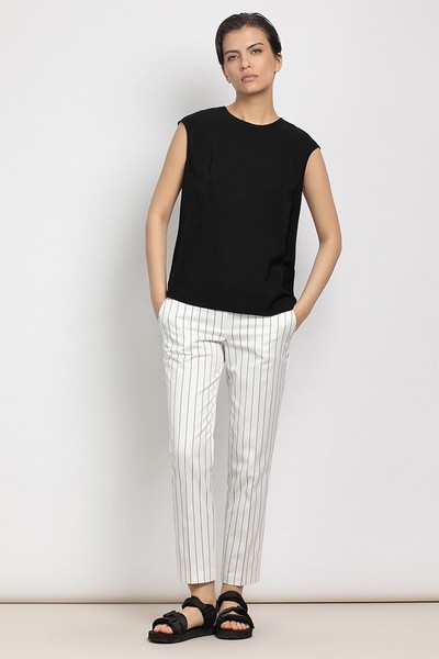 Зауженные брюки в полоску VASSA&Co, пол женский, цвет белый