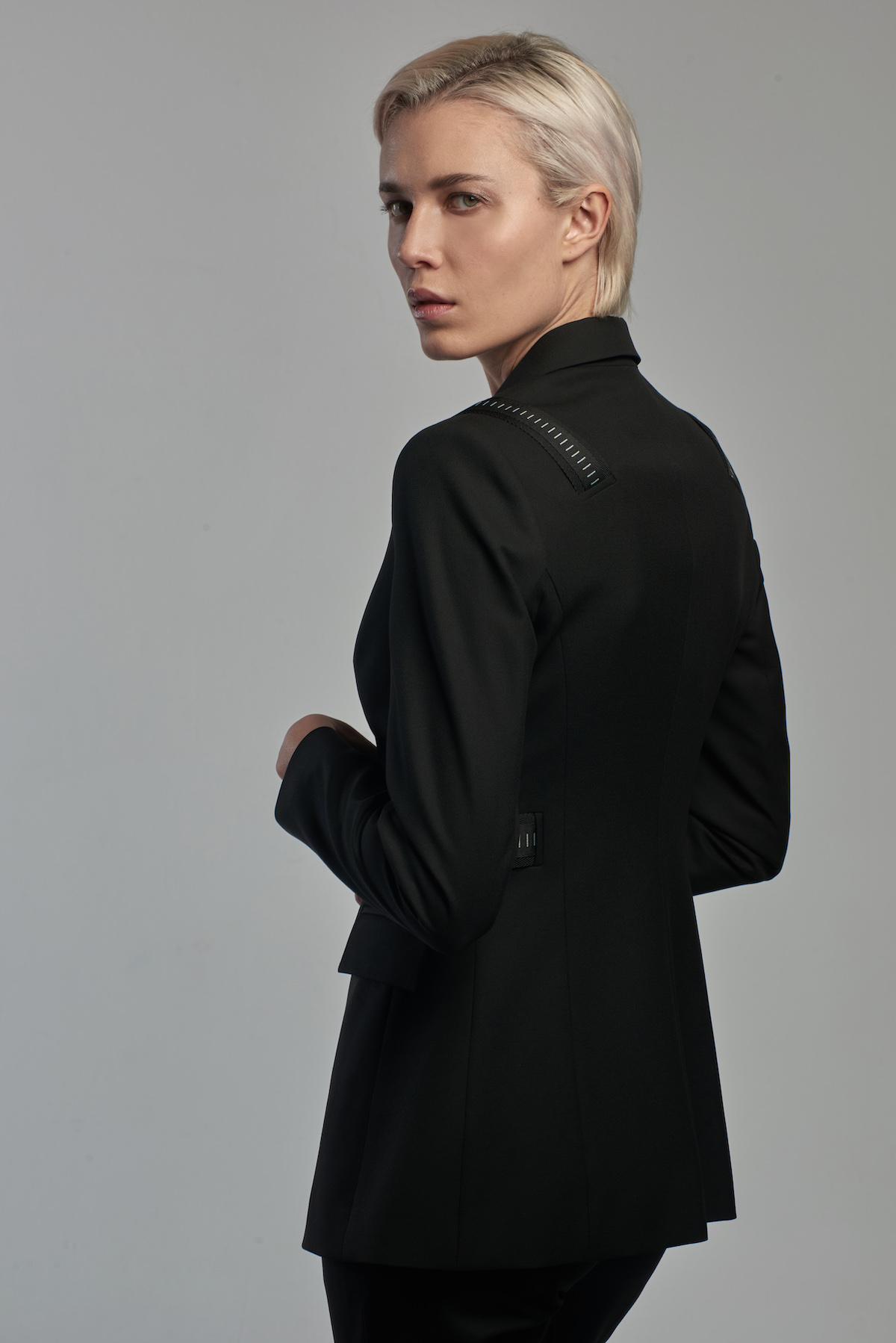 Жакет VASSA&Co, пол женский, цвет черный