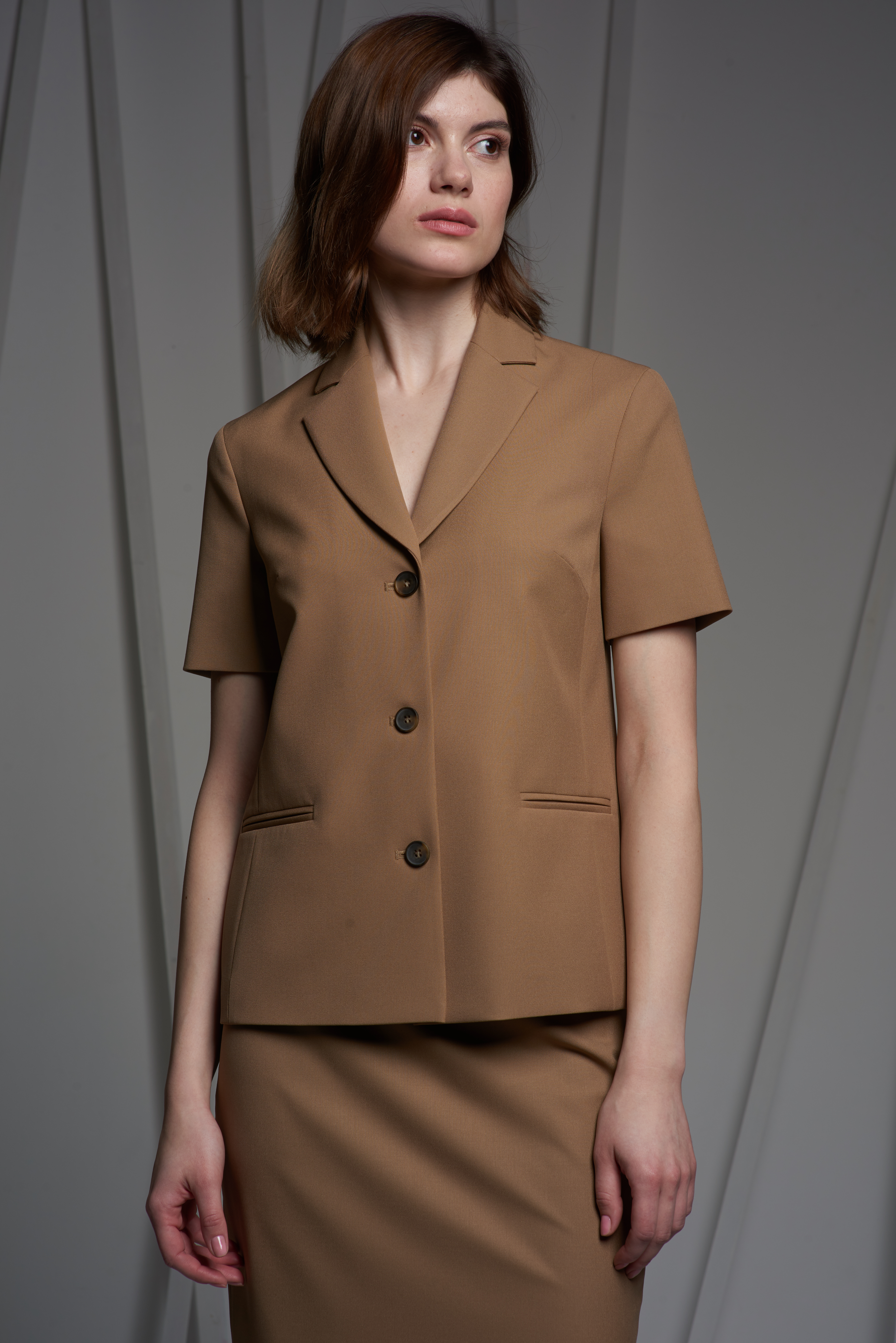 Прямой жакет с коротким рукавом VASSA&Co, пол женский, цвет коричневый