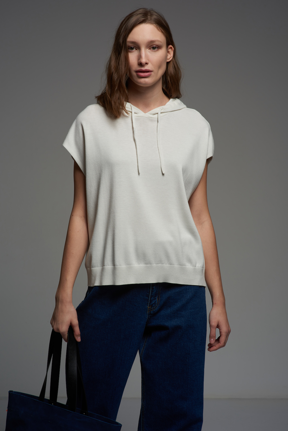 Худи из вязаного трикотажа VASSA CODE, пол женский, цвет белый