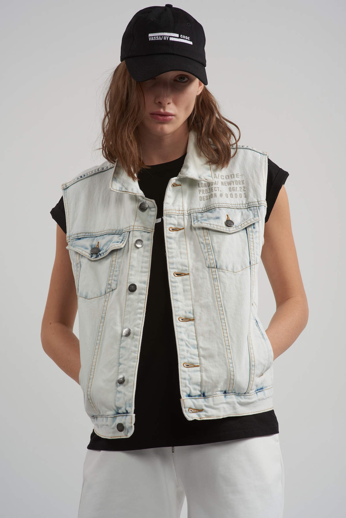 Джинсовый жилет VASSA CODE, пол женский, цвет голубой