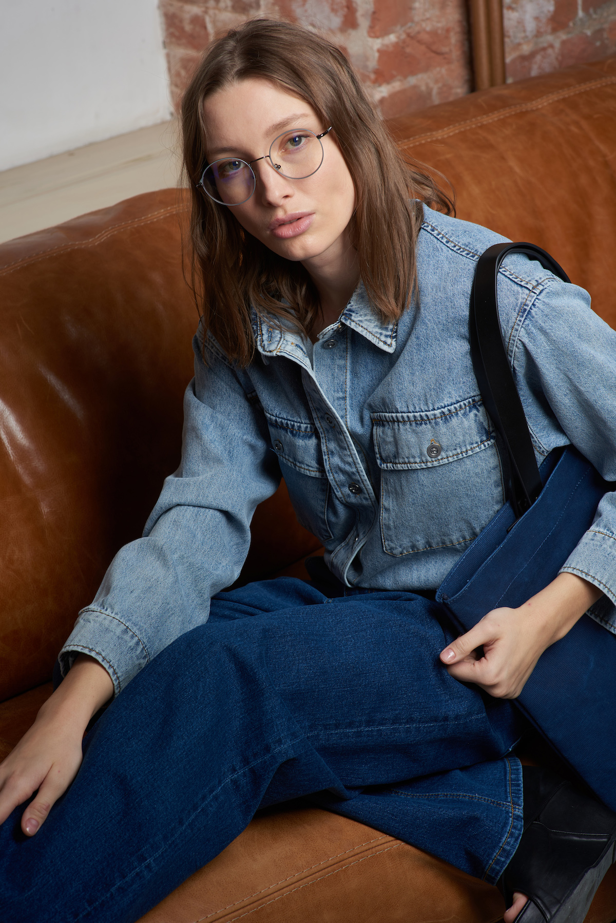 Джинсовая рубашка VASSA CODE, пол женский, цвет голубой