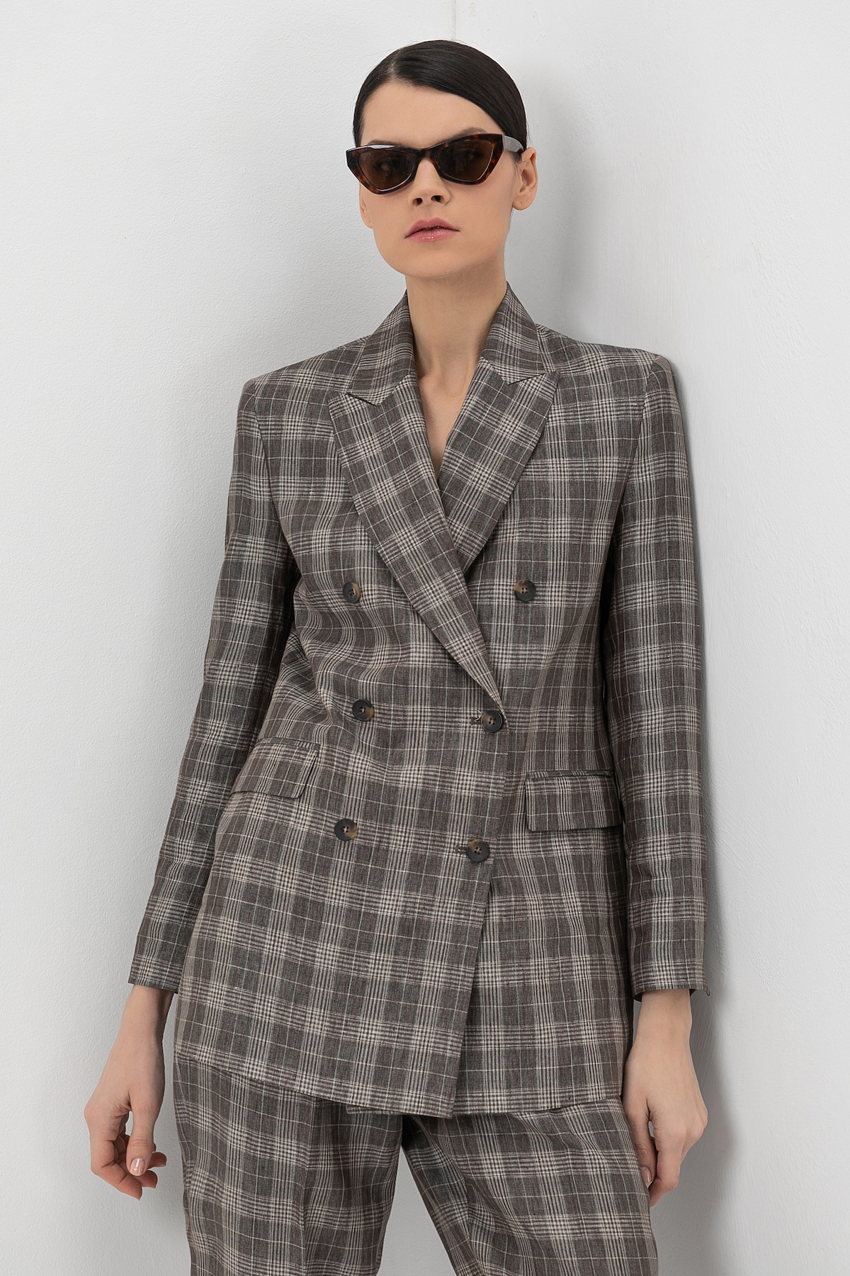 Жакет двубортный VASSA&Co, пол женский, цвет коричневый