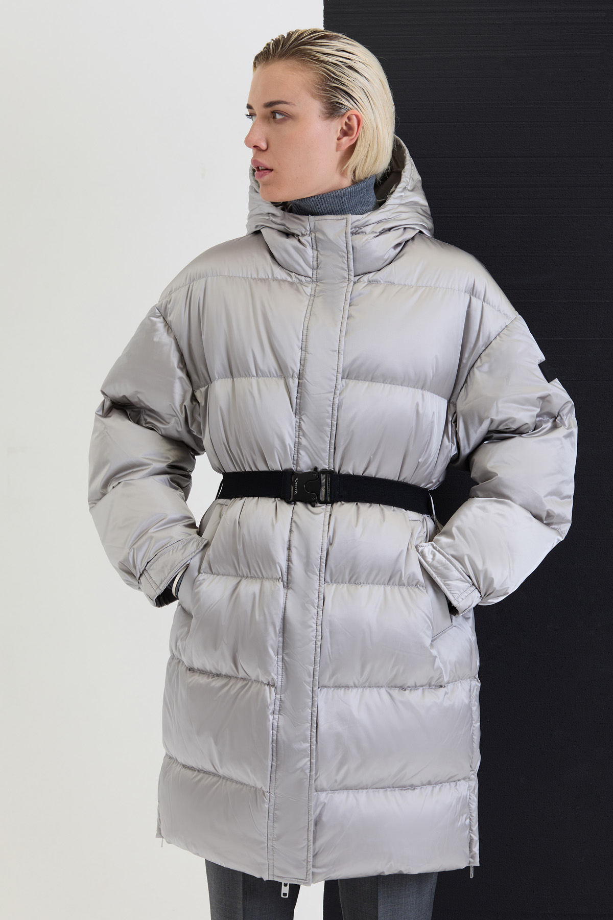 Пуховик с поясом VASSA&Co, пол женский, цвет серый