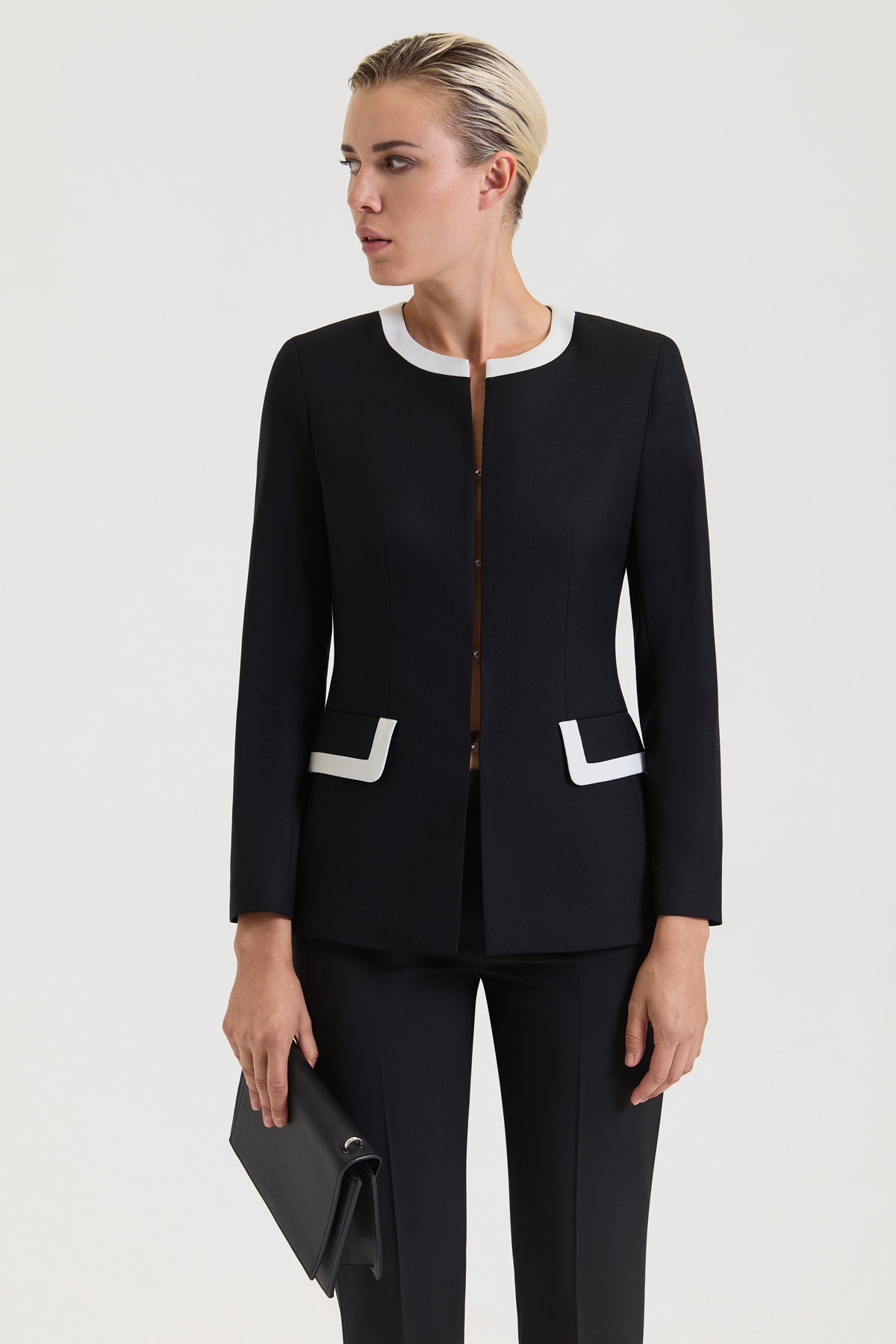 Приталенный жакет VASSA&Co, пол женский, цвет черный