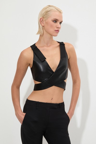 Укороченный жилет VASSA&Co, пол женский, цвет черный