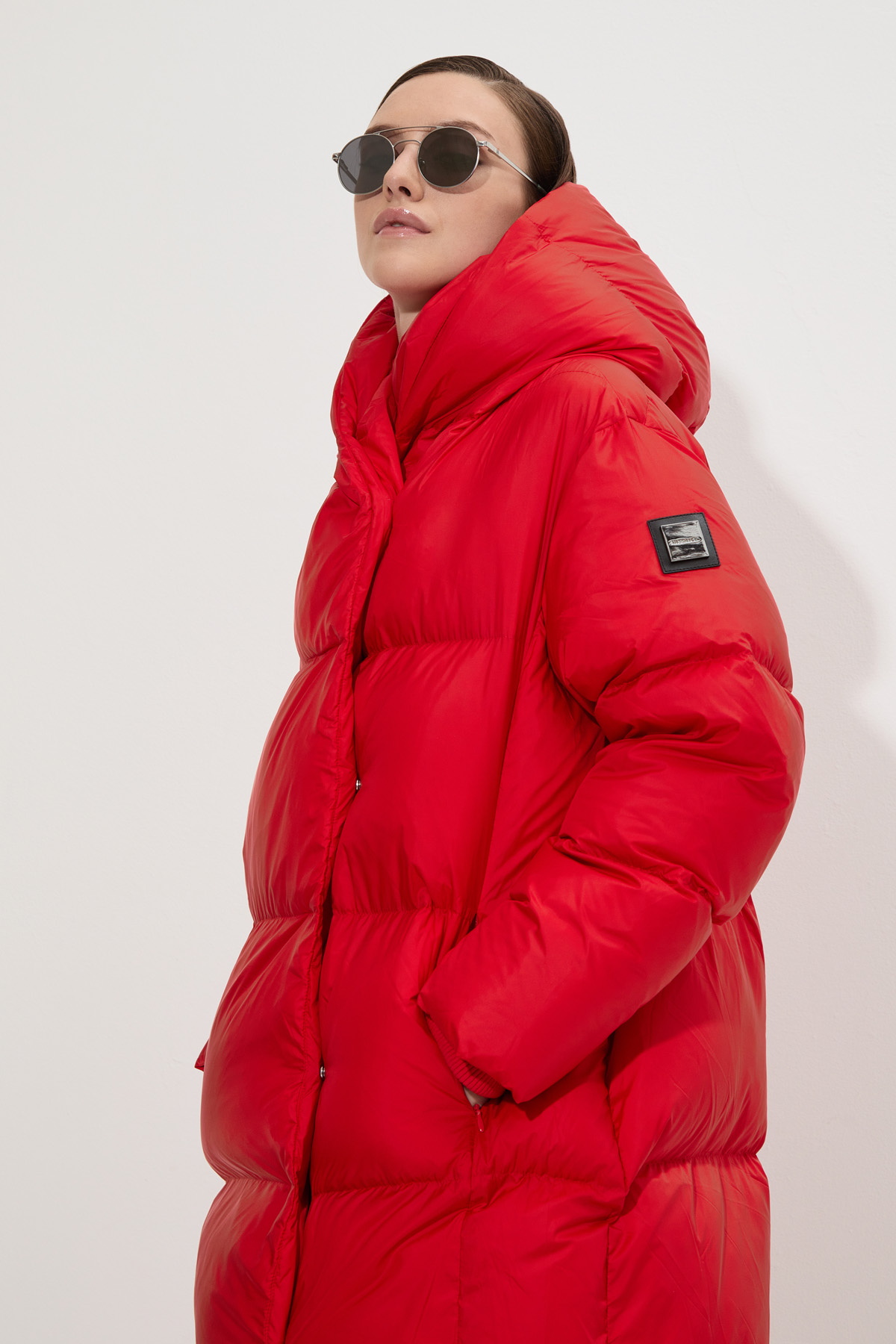 Пуховик VASSA&Co, пол женский, цвет красный
