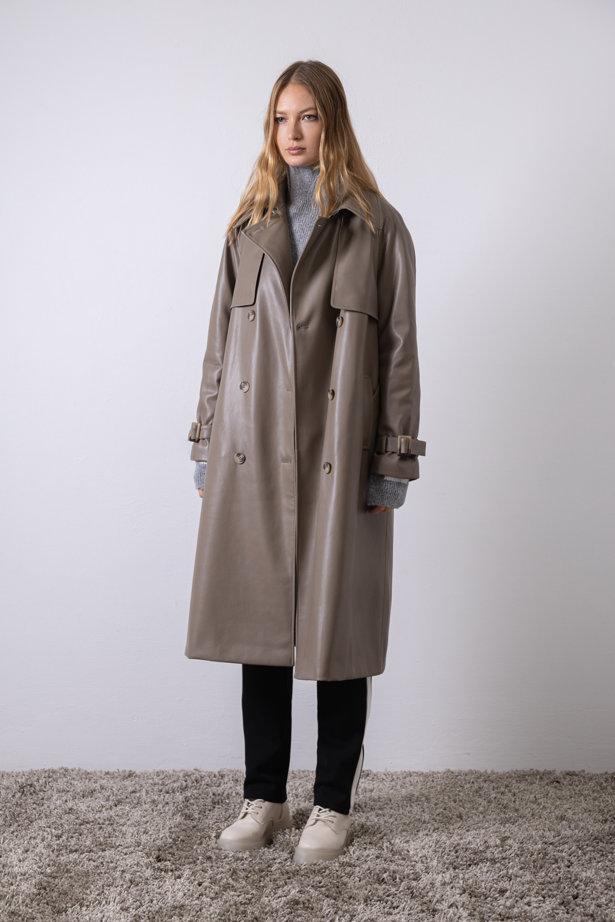 Утепленный плащ VASSA CODE, пол женский, цвет серый