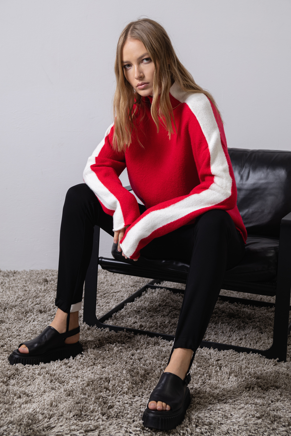 Jumper VASSA CODE, пол female, цвет red