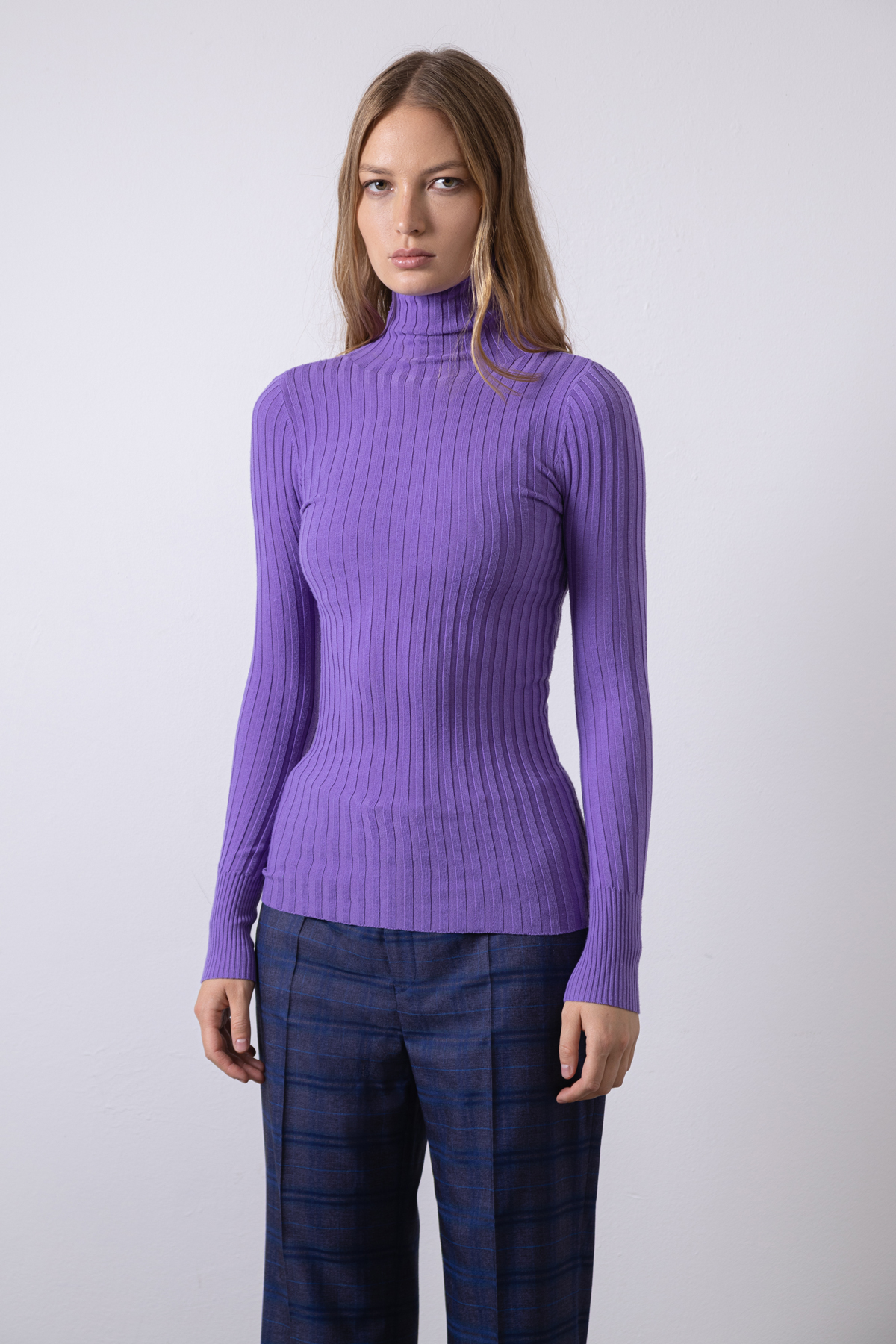 Водолазка VASSA CODE, пол женский, цвет фиолетовый