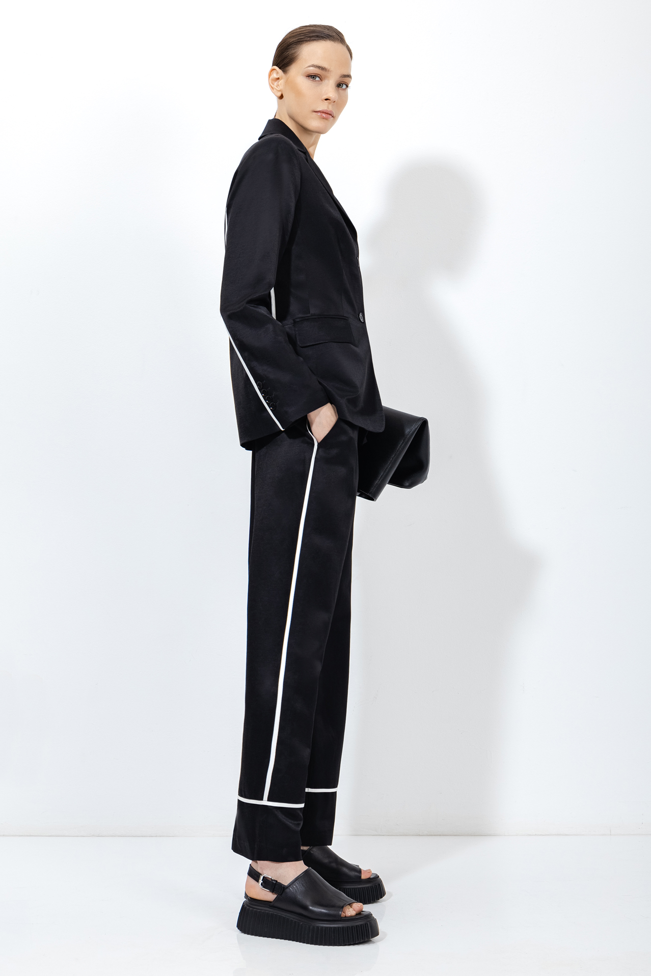 Жакет с контрастной отделкой VASSA&Co, пол женский, цвет черный