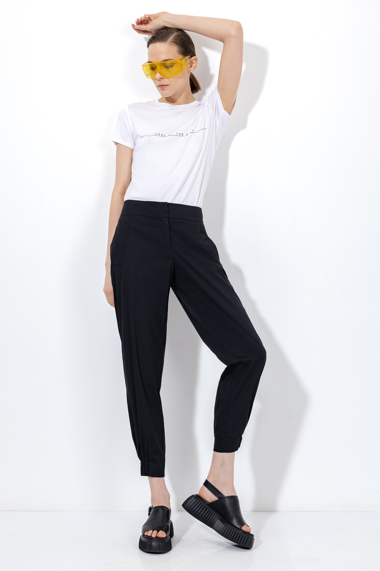 Брюки с манжетами VASSA&Co, пол женский, цвет черный