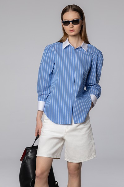 Блузка с объемными рукавами , пол женский, цвет голубой