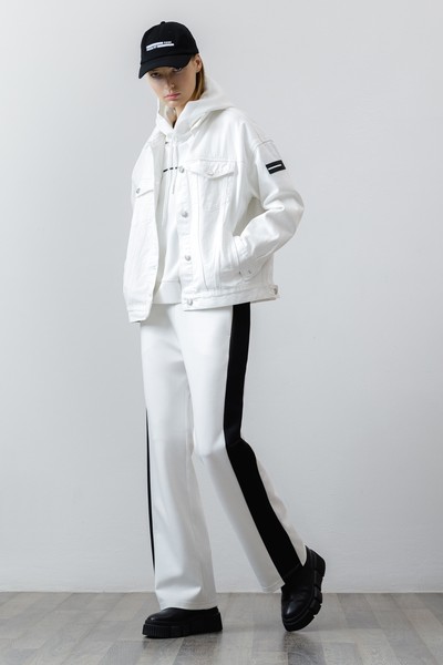 Брюки с контрастными вставками , пол женский, цвет белый