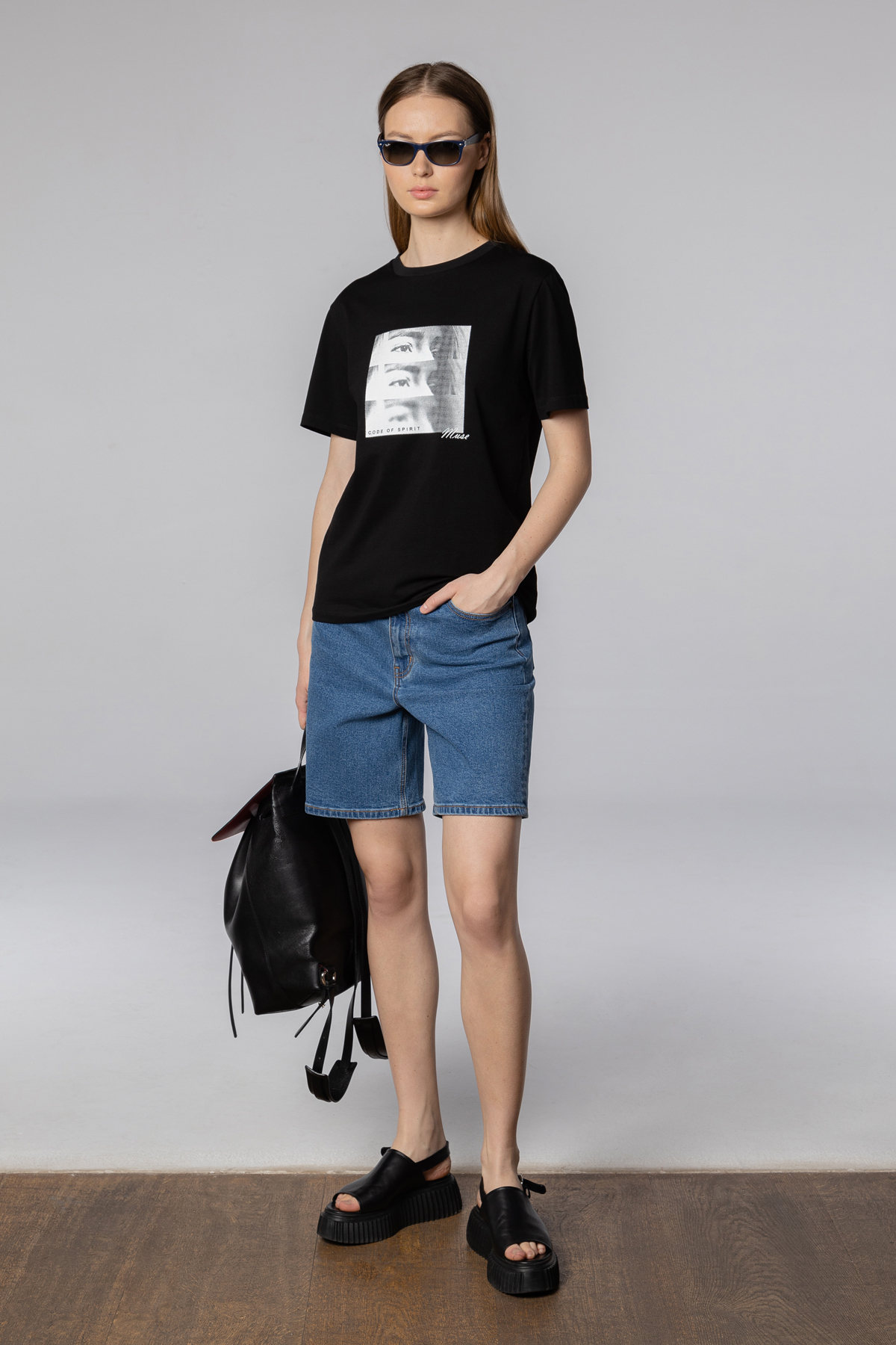 Джинсовые шорты , пол женский, цвет голубой