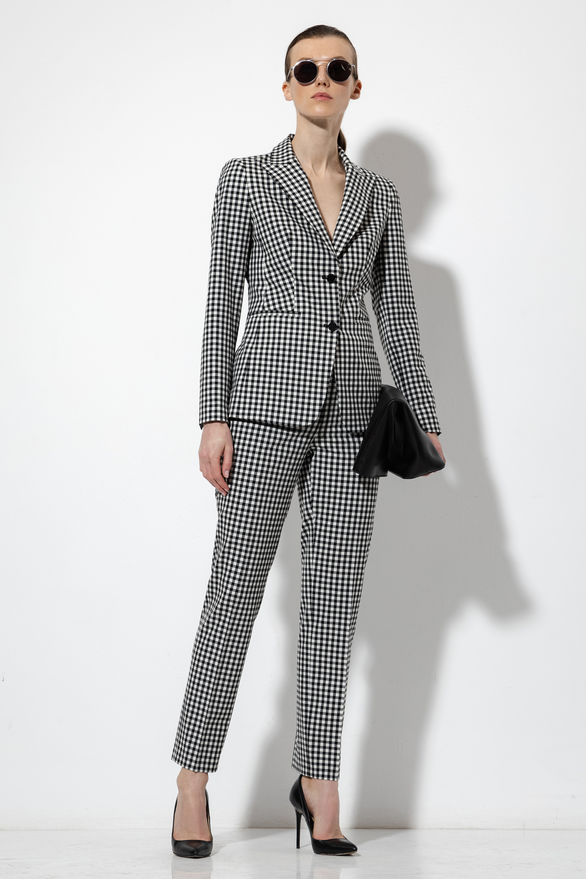 Приталенный жакет в клетку VASSA&Co, пол female, цвет black