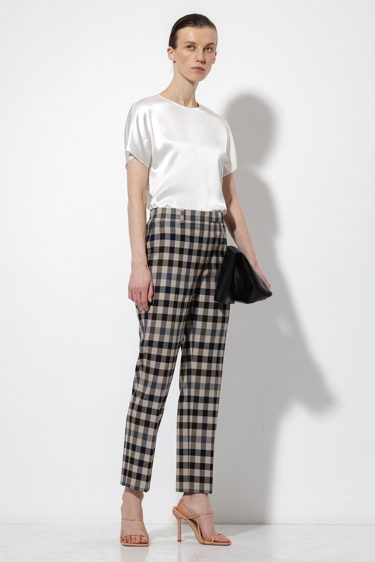 Прямые брюки в длине 7/8 VASSA&Co, пол женский, цвет серый