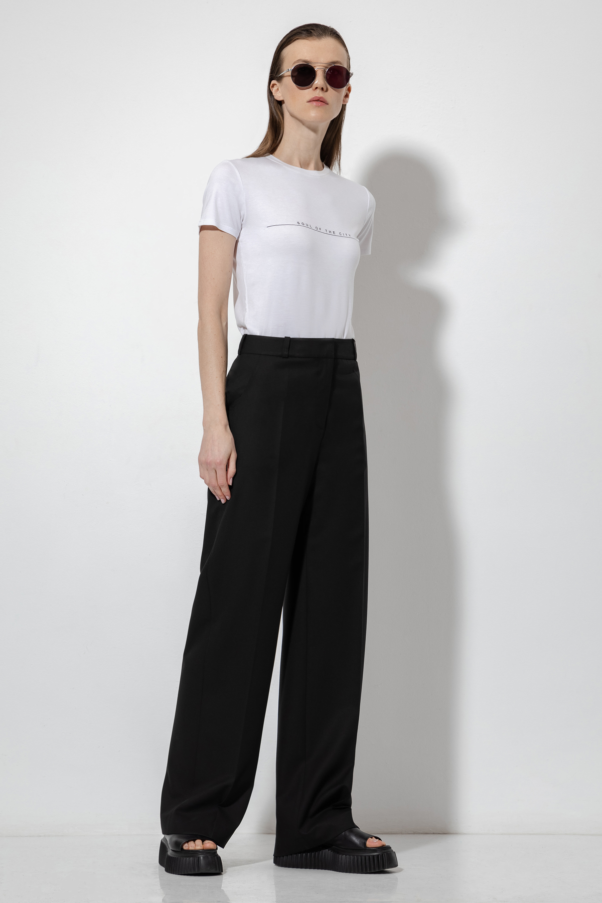 Широкие брюки VASSA&Co, пол женский, цвет черный