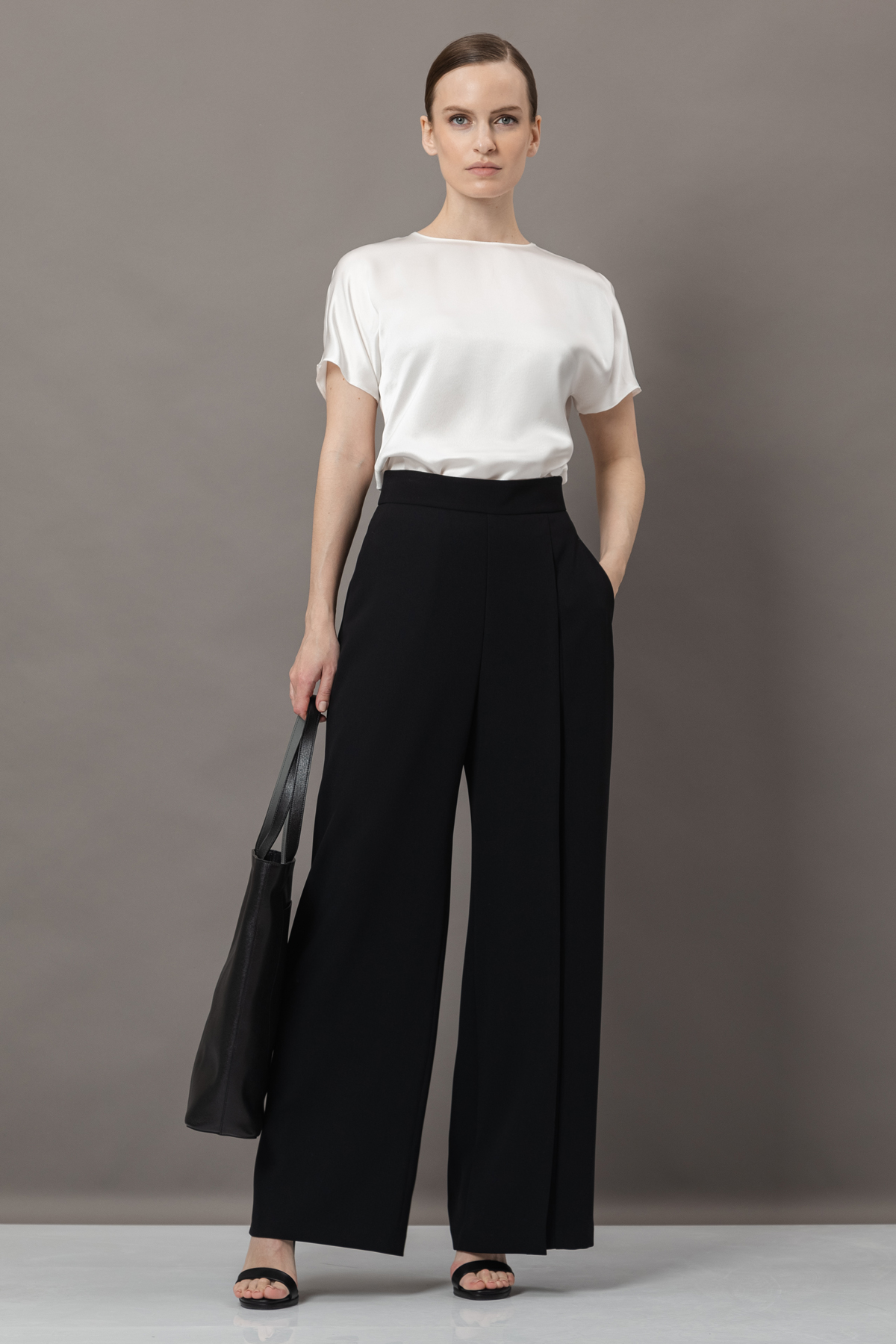 Дизайнерские брюки VASSA&Co, пол женский, цвет черный