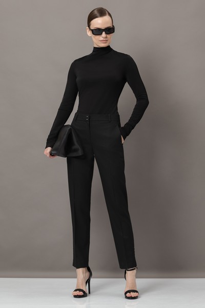 Брюки с графичной вышивкой VASSA&Co, пол женский, цвет черный