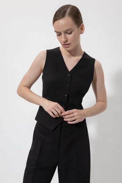 Жилет VASSA&Co, пол женский, цвет черный