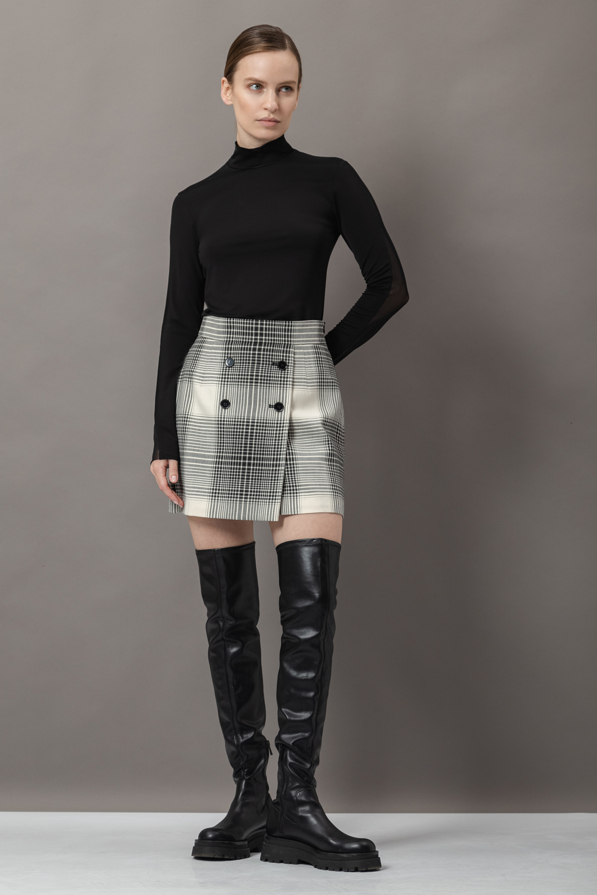 Юбка в крупную клетку VASSA&Co, пол женский, цвет черный