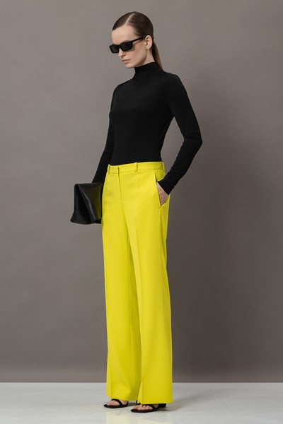 Брюки VASSA&Co, пол женский, цвет желтый