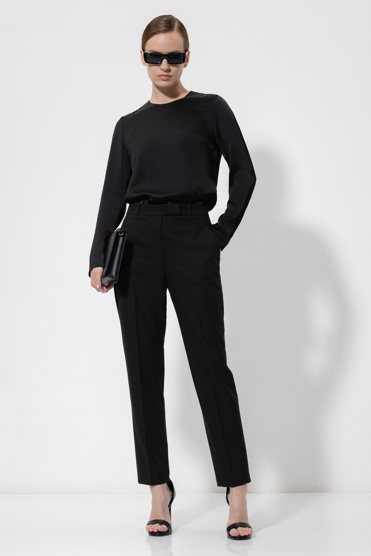 Trousers VASSA&Co, пол female, цвет black