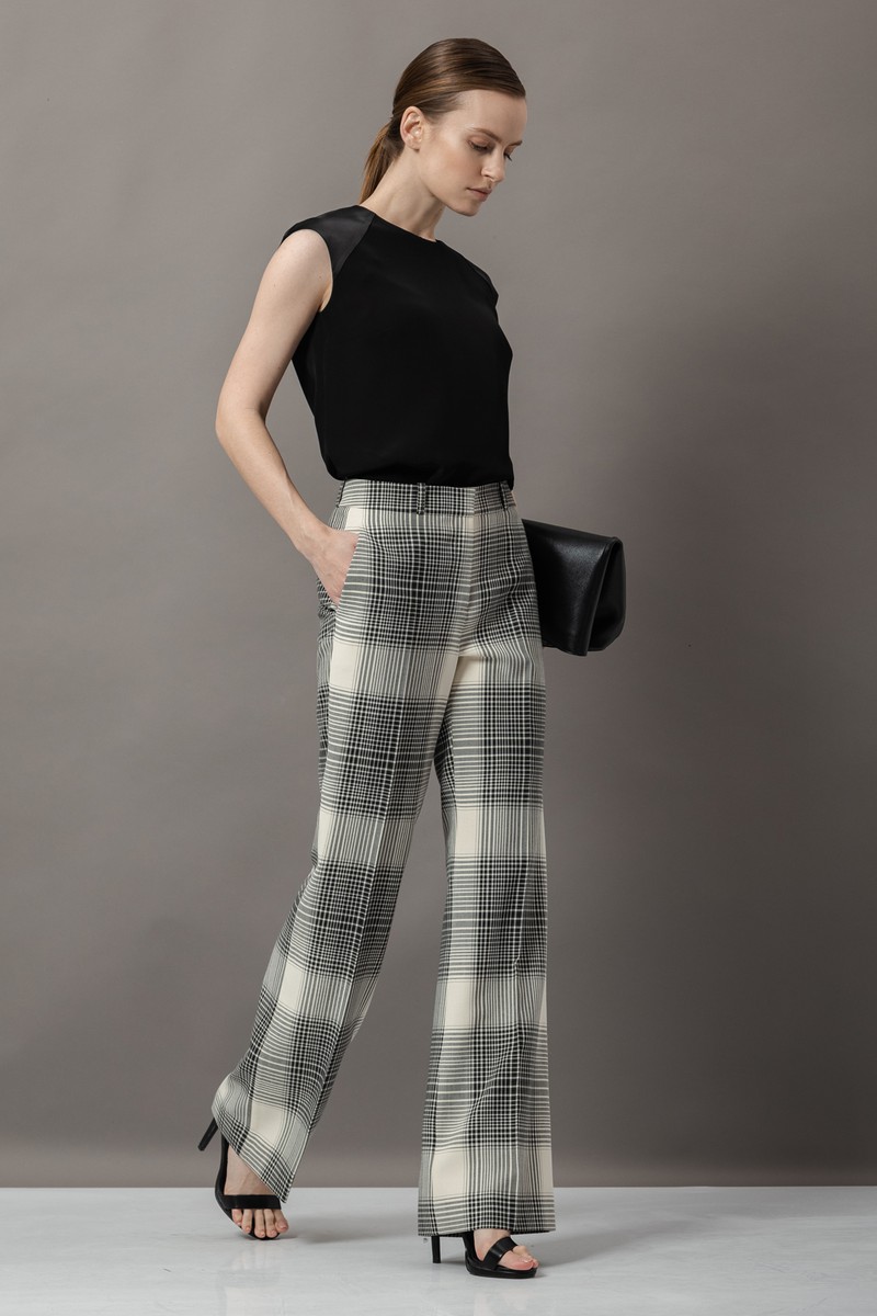 Брюки в крупную клетку VASSA&Co, пол женский, цвет черный
