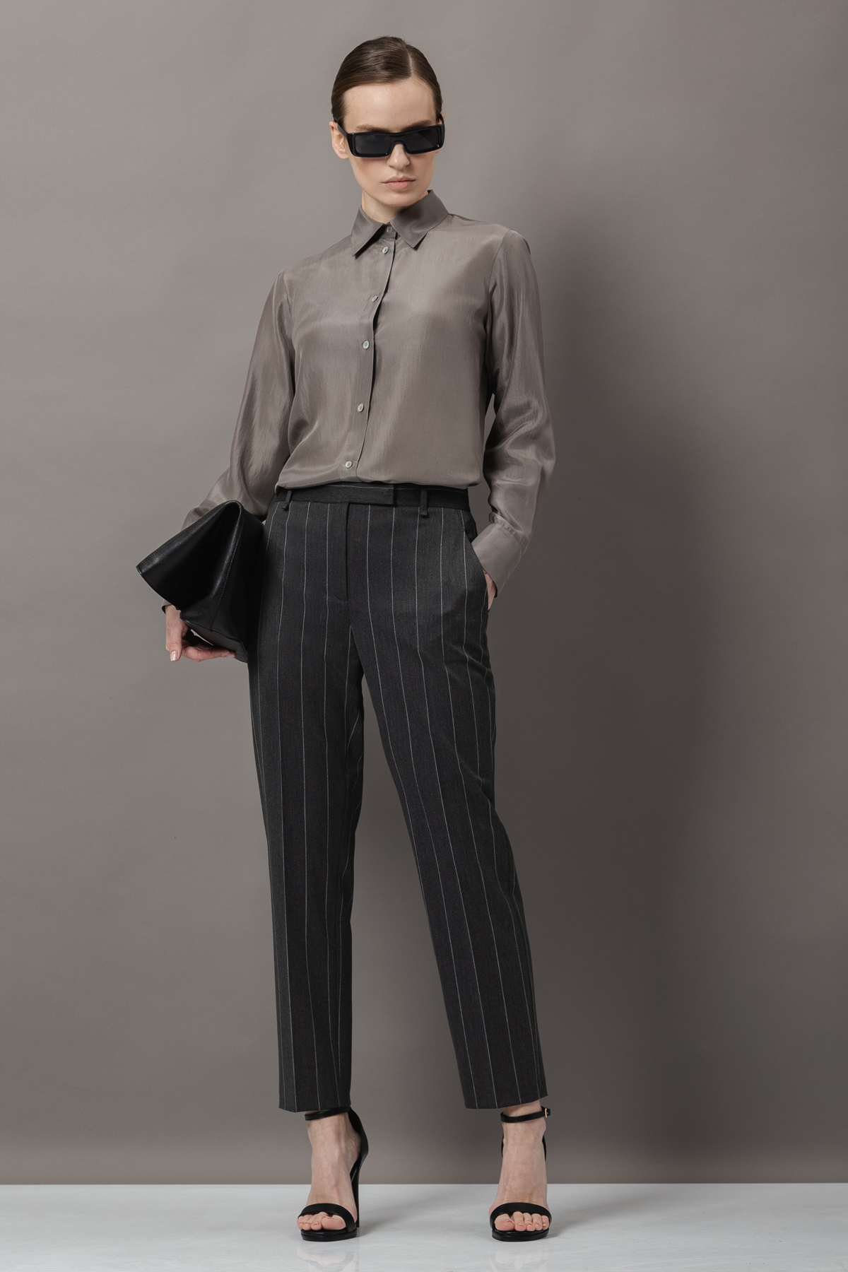 Брюки в полоску VASSA&Co, пол female, цвет серый