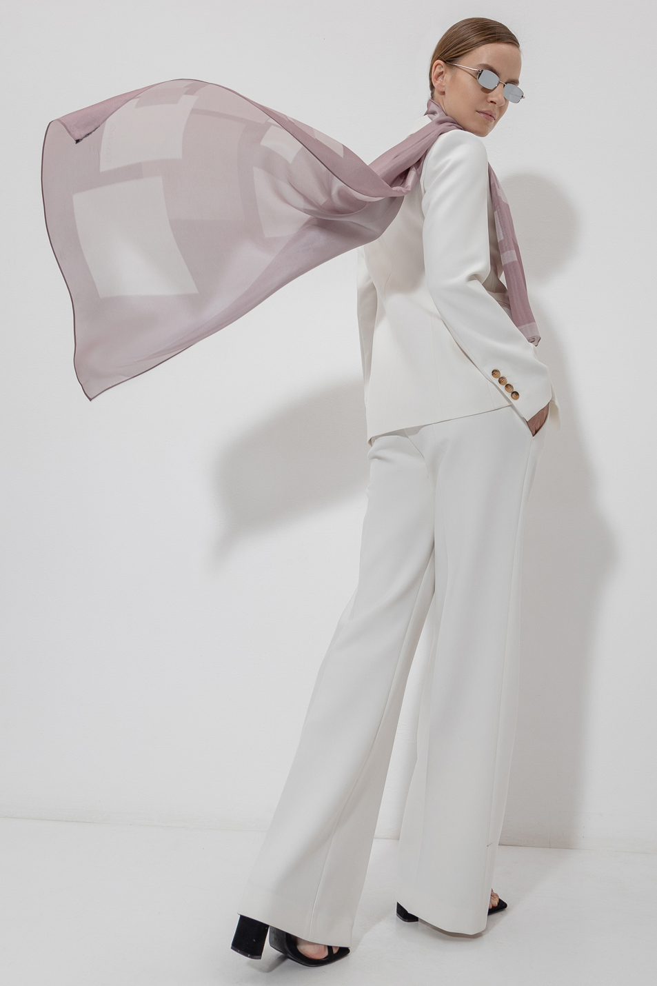 Scarf VASSA&Co, пол female, цвет violet