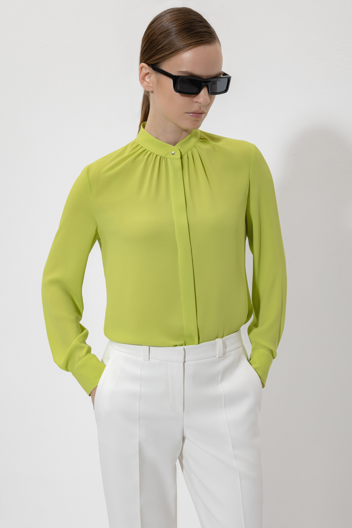 Блузка VASSA&Co, пол женский, цвет зеленый
