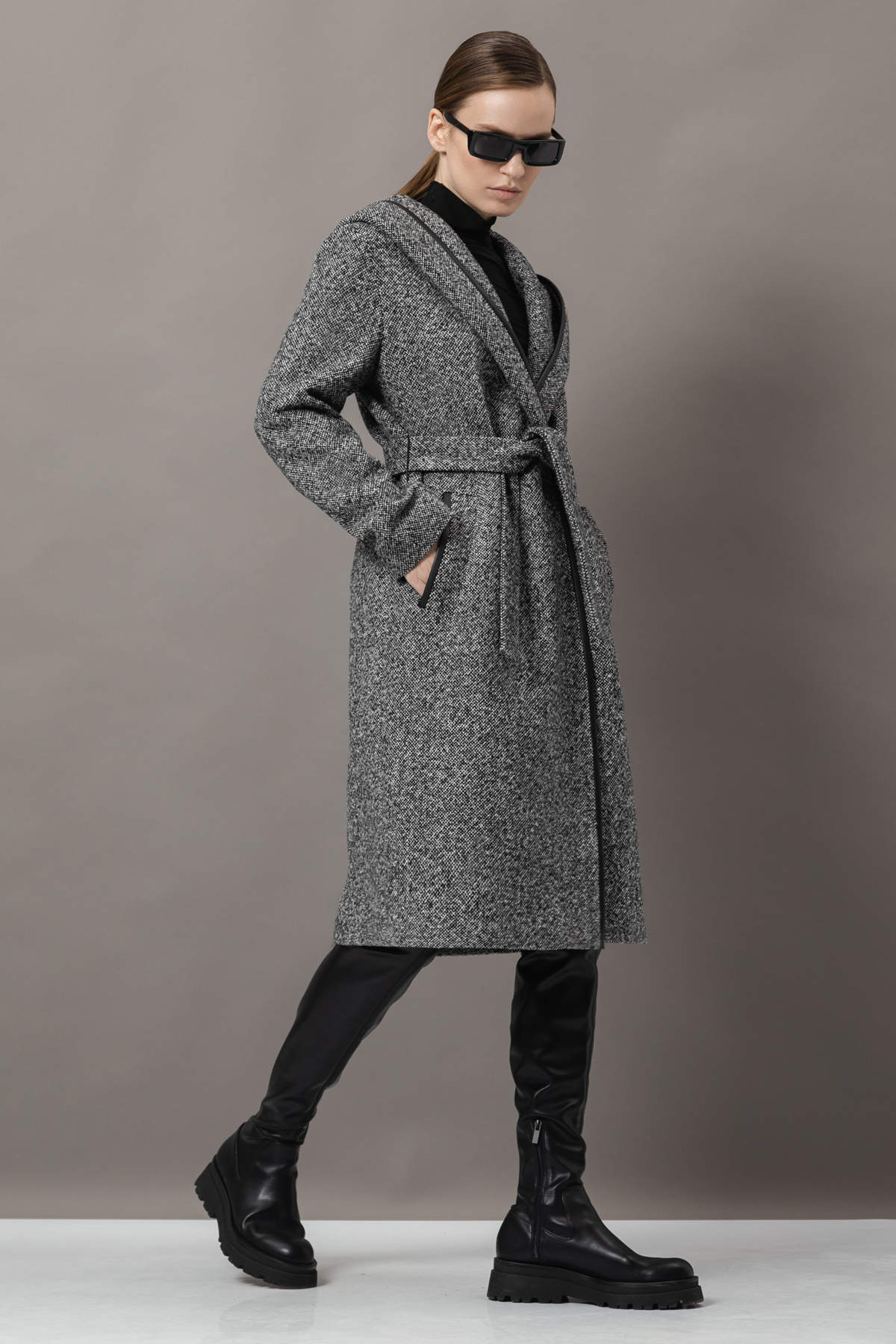 Пальто с капюшоном VASSA&Co, пол женский, цвет черный