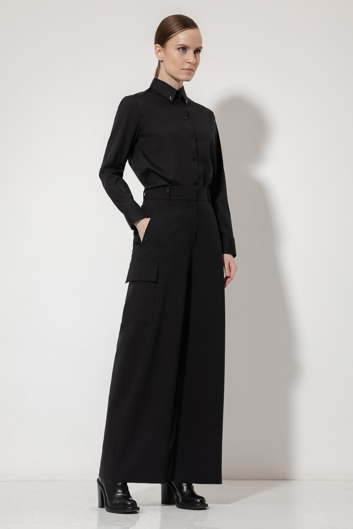 Брюки с накладными карманами VASSA&Co, пол женский, цвет черный