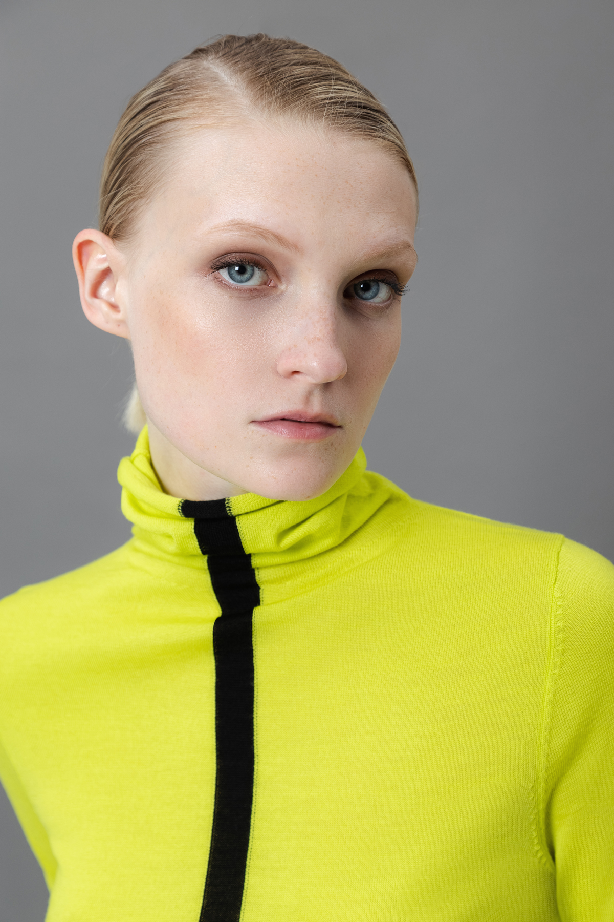 Водолазка из шерсти VASSA&Co, пол женский, цвет желтый