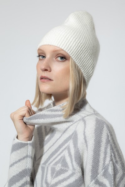 Шапка из вязаной шерсти VASSA&Co, пол женский, цвет белый