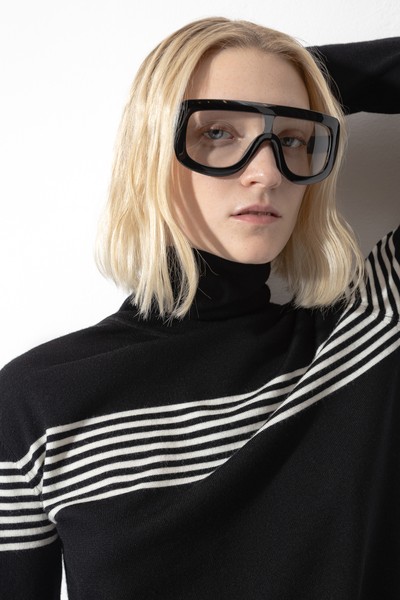 Водолазка с контрастным принтом VASSA CODE, пол женский, цвет черный