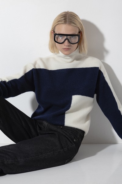 Джемпер с контрастным принтом VASSA CODE, пол женский, цвет синий