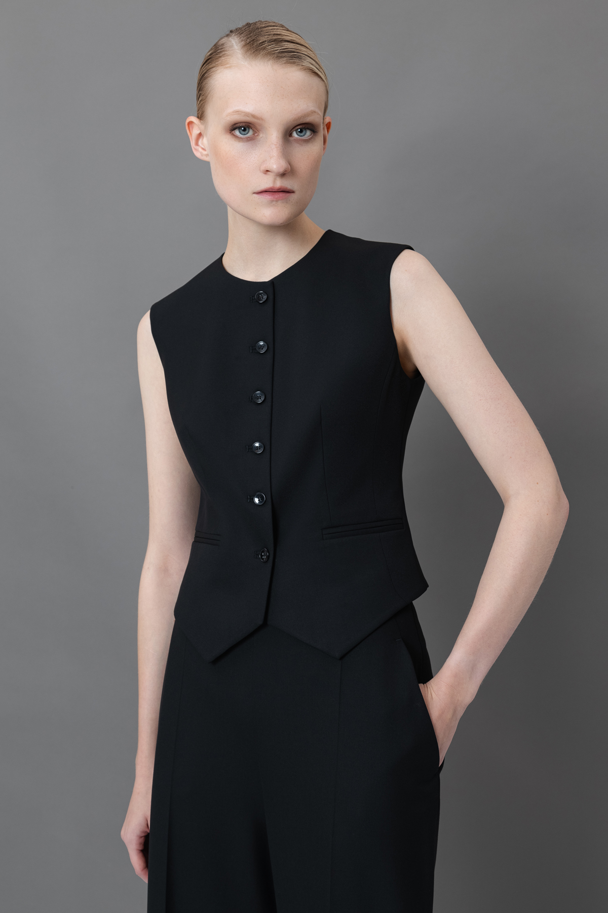 Жилет VASSA&Co, пол женский, цвет черный