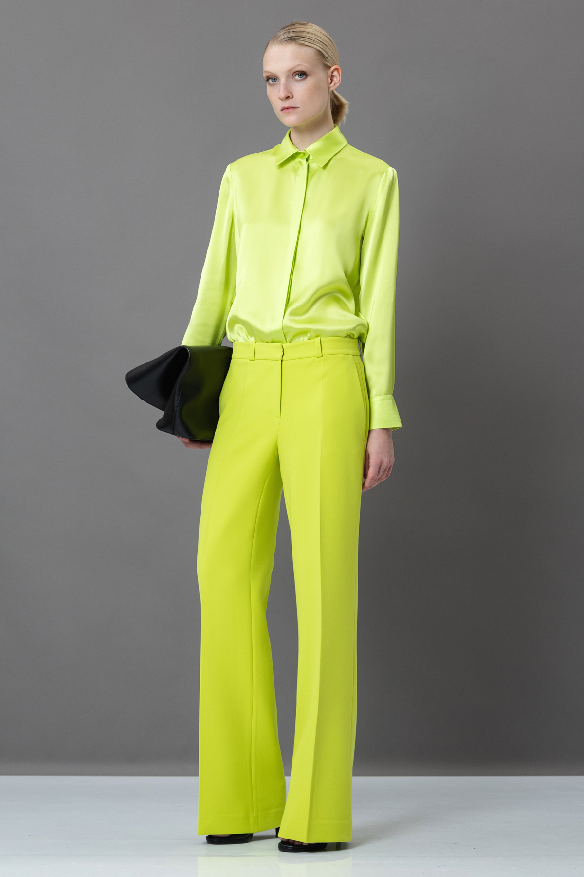 Брюки VASSA&Co, пол женский, цвет желтый