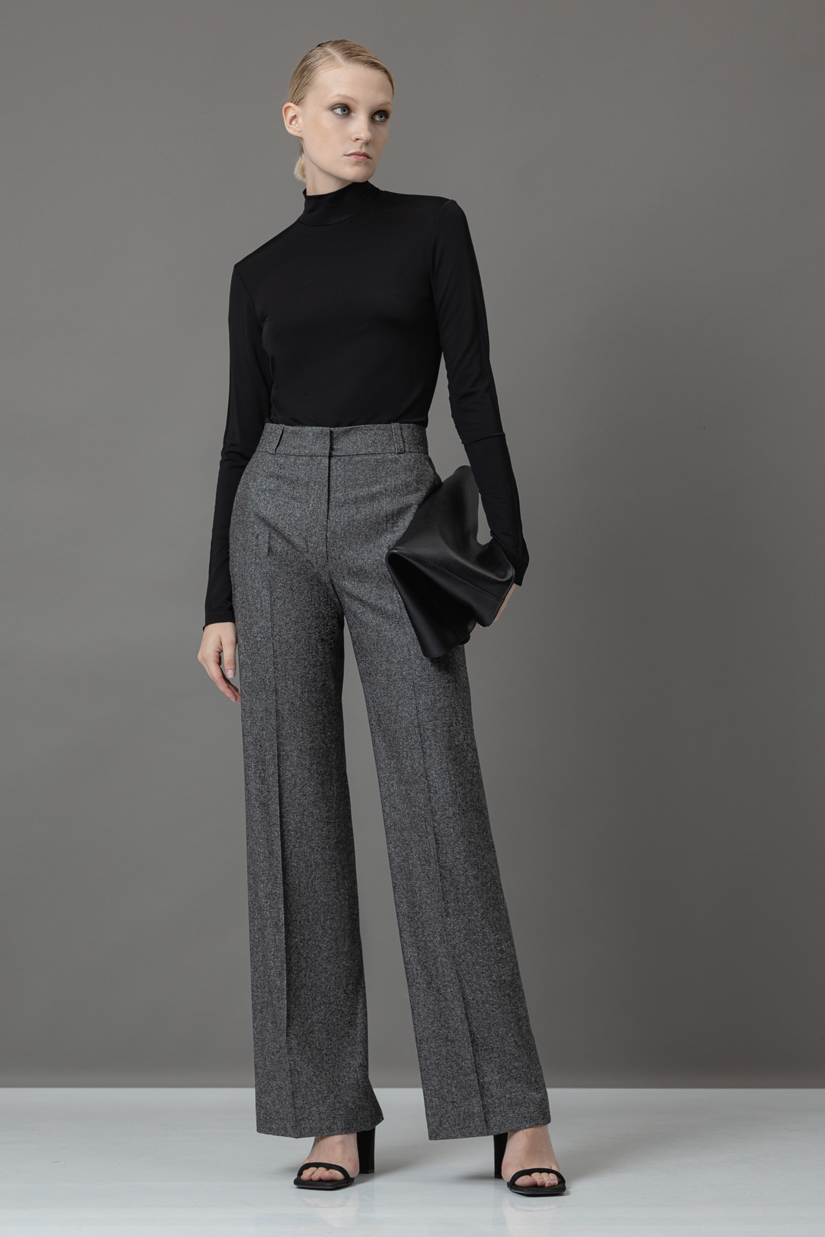 Классические брюки VASSA&Co, пол женский, цвет серый