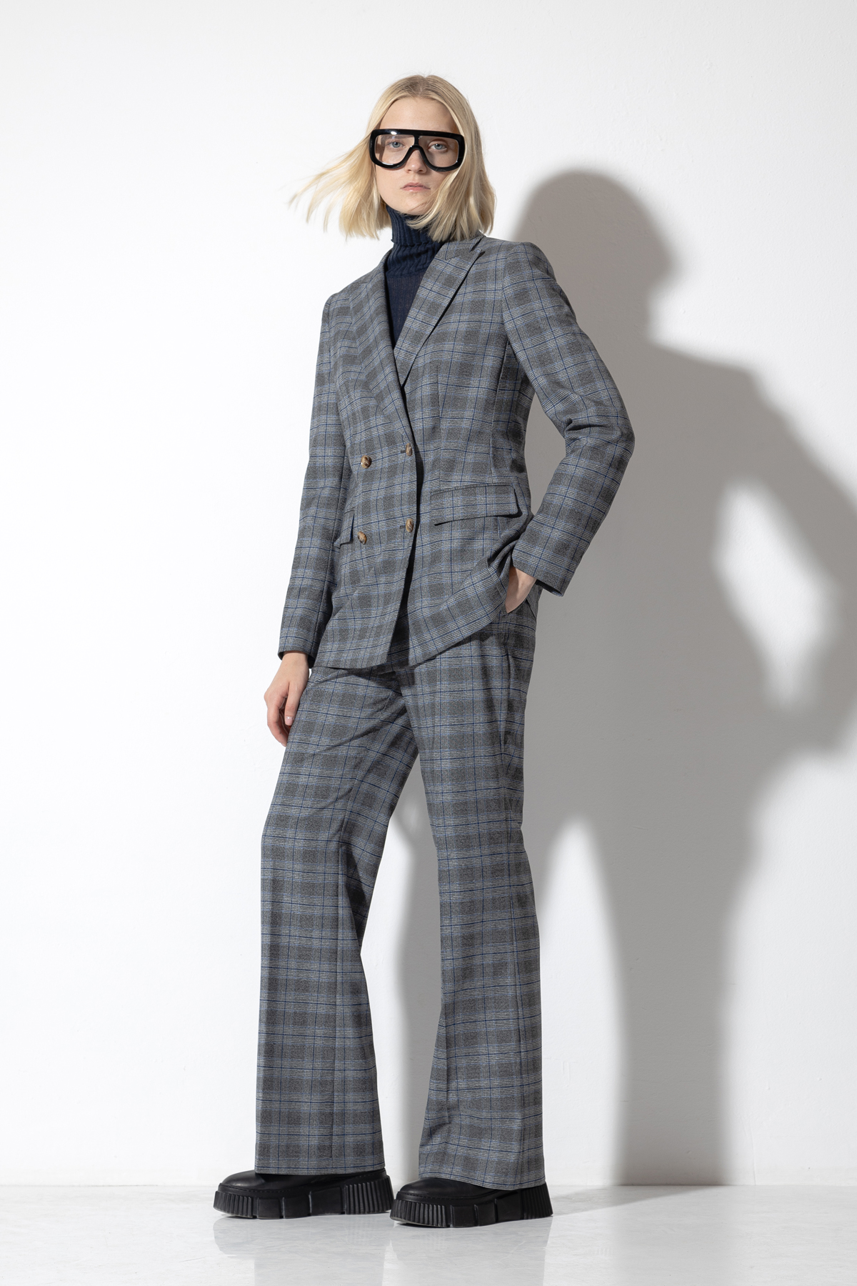 Широкие брюки VASSA CODE, пол женский, цвет серый