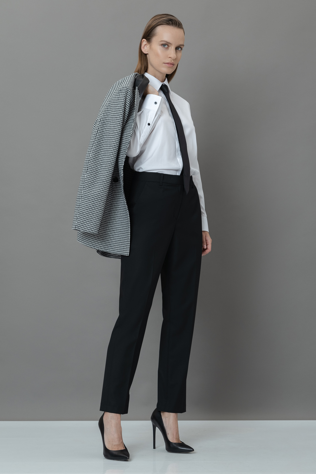 Брюки VASSA&Co, пол женский, цвет черный