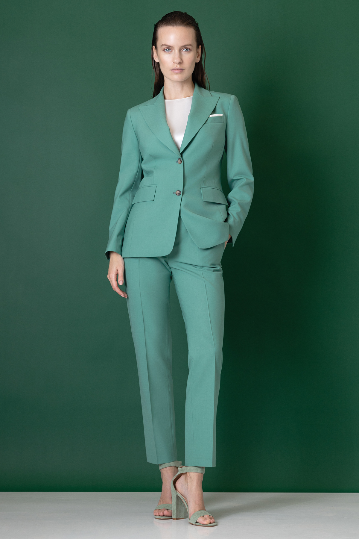 Однобортный жакет VASSA&Co, пол женский, цвет зеленый