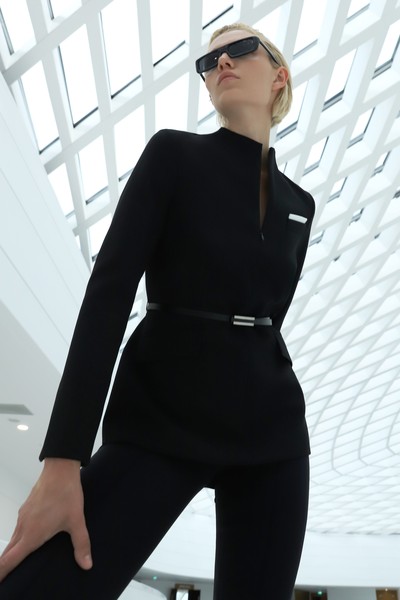 Дизайнерский жакет на молнии VASSA&Co, пол женский, цвет черный