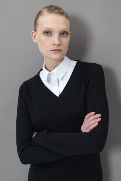 Джемпер со съемной манишкой VASSA&Co, пол женский, цвет черный