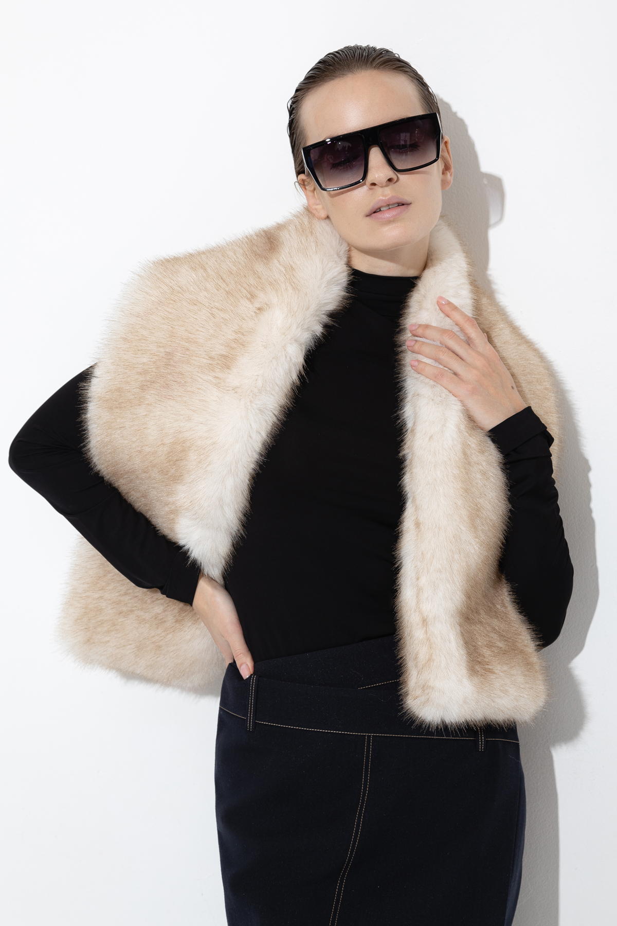 Шарф из меха VASSA&Co, пол женский, цвет бежевый