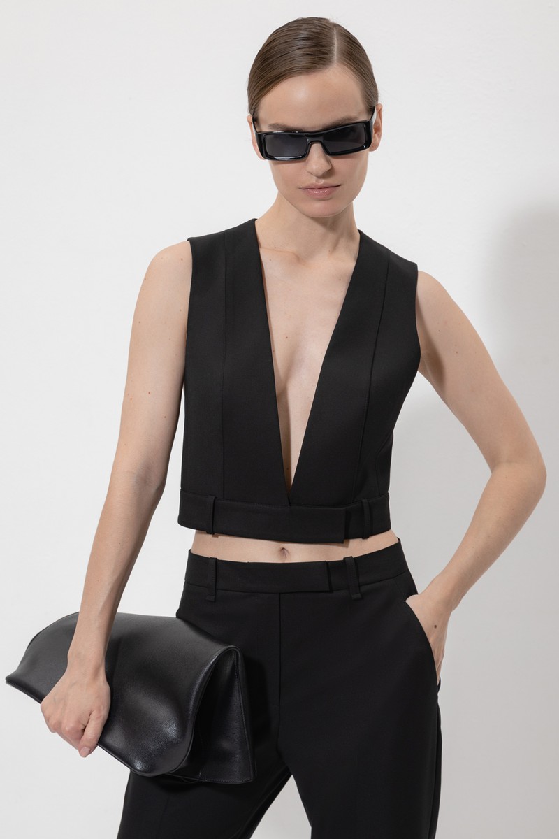 Укороченный жилет VASSA&Co, пол женский, цвет черный